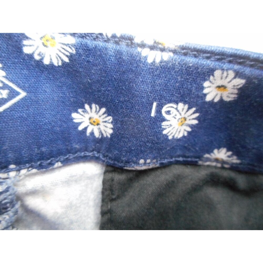Blue Floral Daisy Sz 16  cotton Spandex blend Capri Pants St John's Bay - Picture 4 of 5